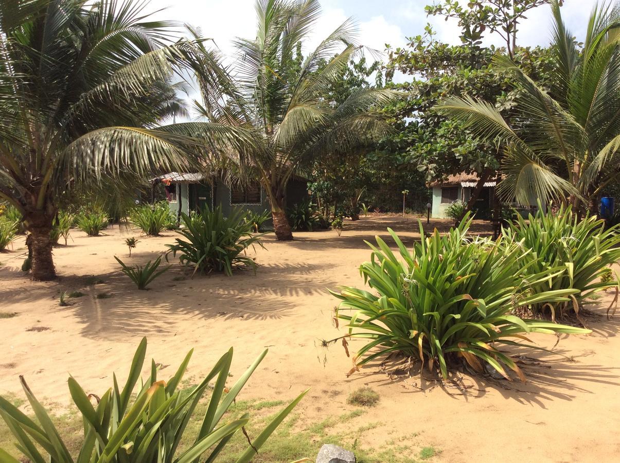 The Akwidaa Inn Exterior photo